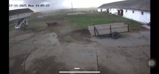 Háztetőt bontott a gustnado