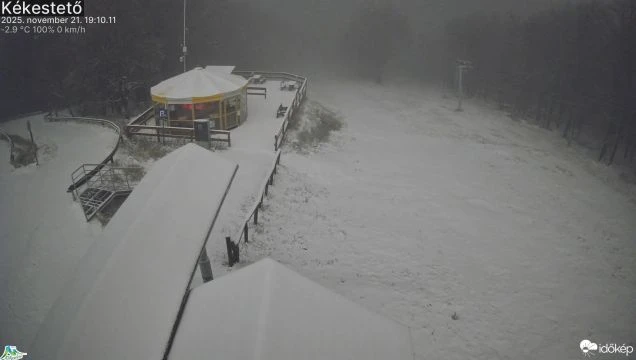Szépen gyarapodik a hótakaró az ország csúcsán