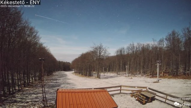 Tiszta idő, szinte nappali világosság Kékestetőn