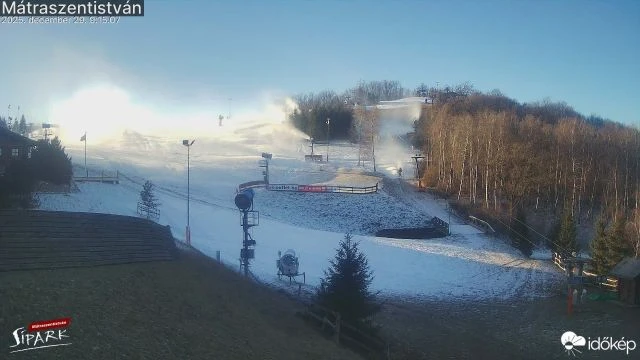 Szüntelen dolgoznak a hóágyúk