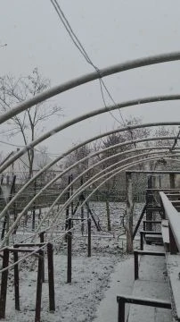 Kabára is megérkezett a hó