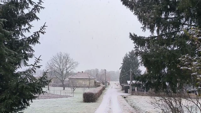 Ma délelőtti erős hózápor