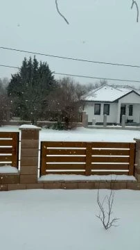 98B9953E-F1A7-4EB1-870A-3A19CBA96D8A.mp4