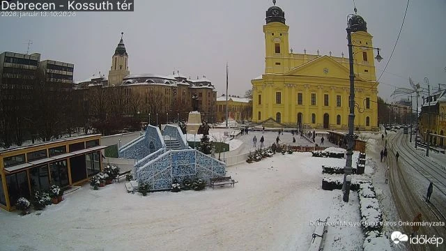 Újra behavazódott Debrecen főtere