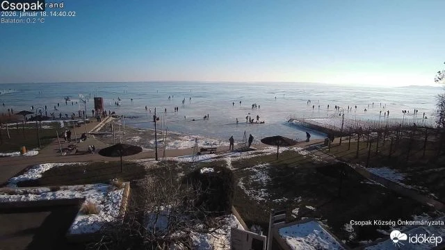 Vasárnap csak úgy nyüzsögtek az emberek a Balatonnál