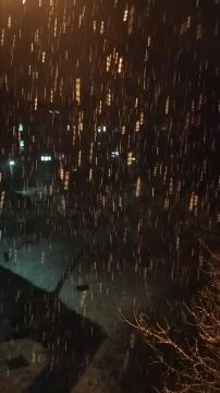 Nagy pelyhekben hull a hó Záhonyban