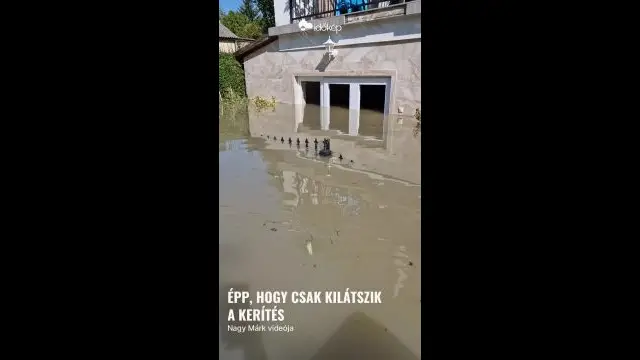 Kenuval jártuk be Szentendre elöntött utcáit