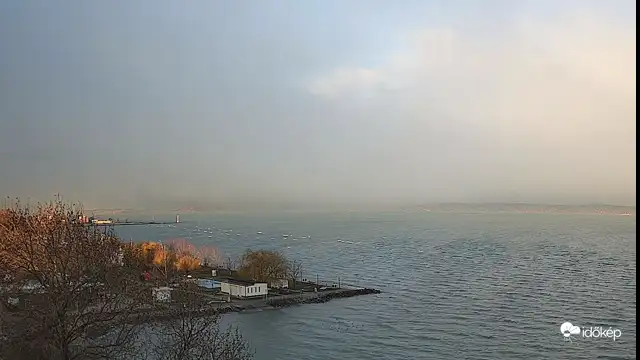 Reggeli hózáporok a Balatonnál