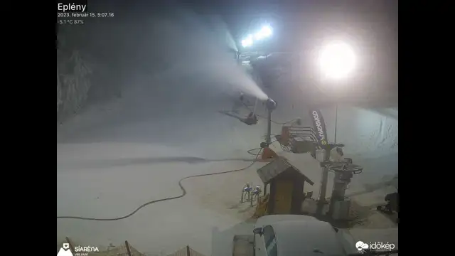 Egész éjjel gyártották a havat Eplényben