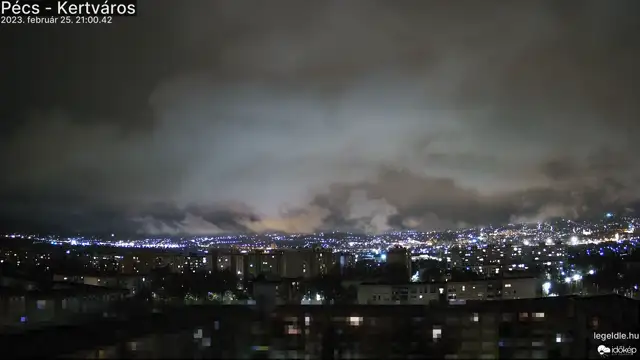 Felhők éjszakai tánca Pécs felett