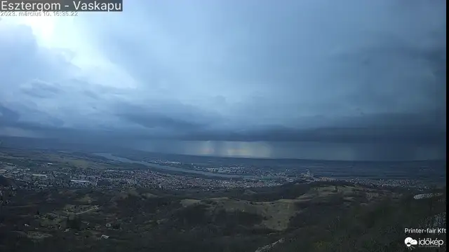Lassan araszoló zivatarok Esztergomnál