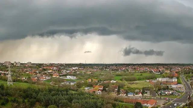 Peremfelhős zivatar érkezik Dunaújvárosba