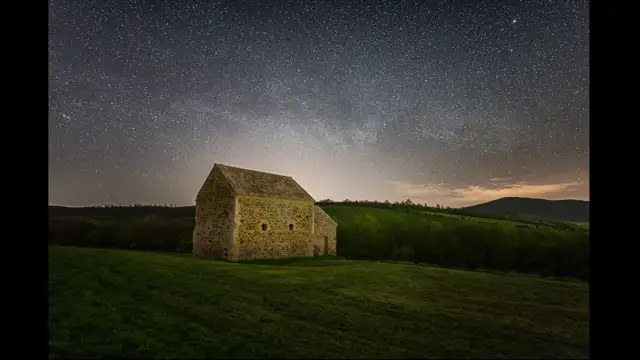 Lyridák Tejútrendszerrel a herencsényi Török templomnál