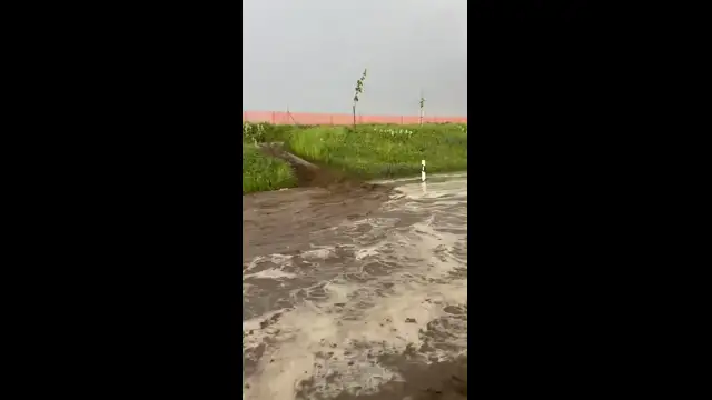 Sártenger az M4-es autóúton