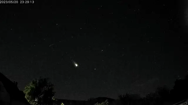 Szombat esti tűzgömb Tahitótfaluból