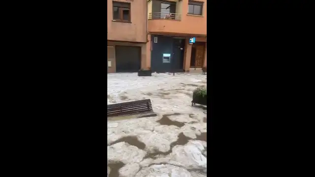 A jeges villámárvíz fogságában