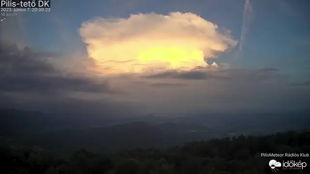 Esti zivatar a főváros felett