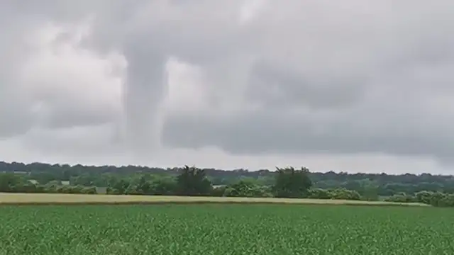 Tornádó Ősi mellett