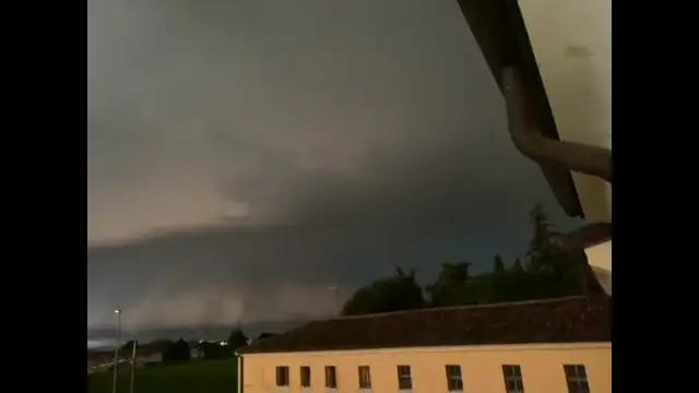 10 centis jégesőt szóró szupercella