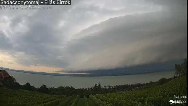 A szezon egyik legszebb peremfelhője a Balatonnál
