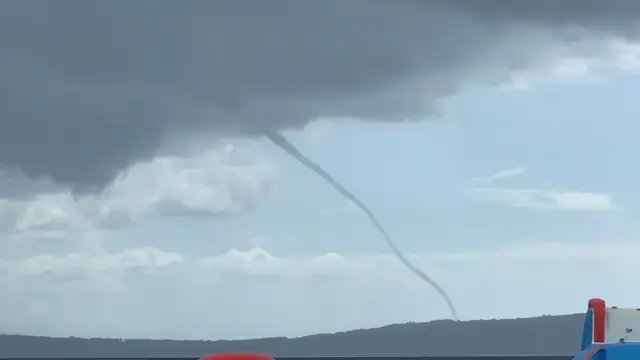 Víz?tölcsér Split és Trogir között