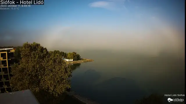 Gyönyörű ködív táncolt a Balaton felett
