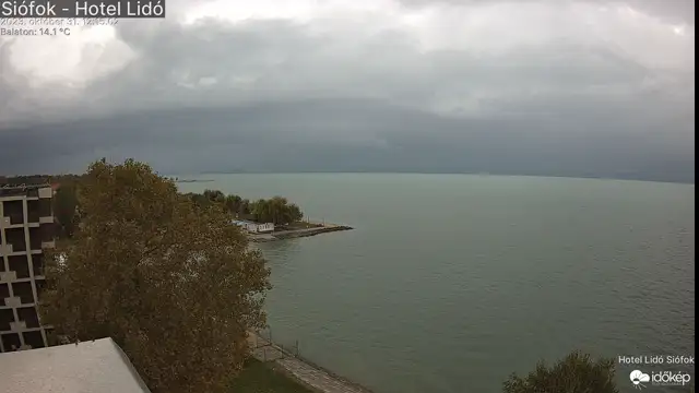 Lenyűgöző peremfelhővel érkezett Siófokra