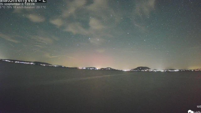 Gyenge sarki fény táncolt északon