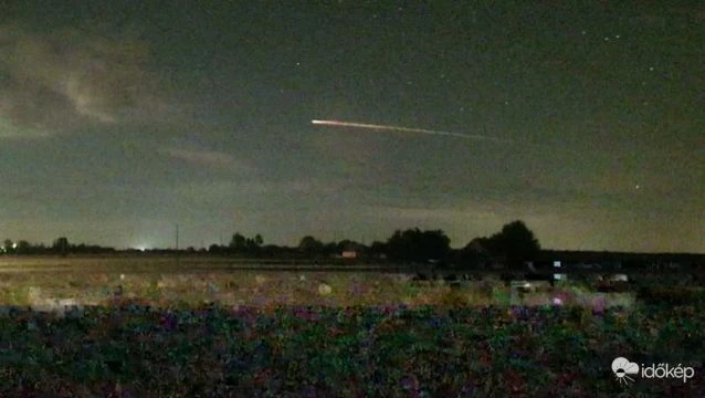 Égő űrszemét húzott el tőlünk délre