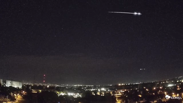 Hajnali tűzgömb Budapest felett