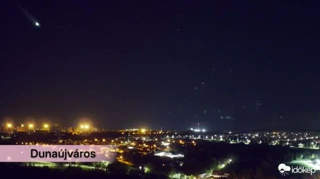 Felhőkön átragyogó tűzgömb szerda éjjel