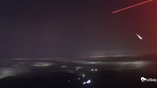 Hajnali tűzgömb a győrújbaráti webkamerán